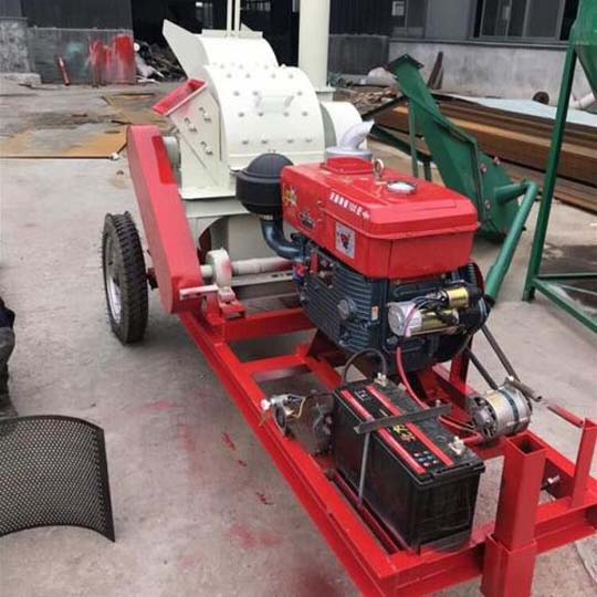 wood crusher with the diesel engine